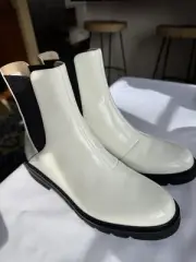 New Stuart Weitzman Dylan Leather Chelsea Boot Women’s Size 6.5 Bootie White