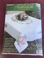 Nappe cross stitch wild rose tablecloth 127 cm x 178 cm which is 50 x 70 inches