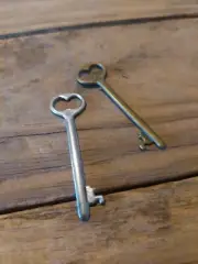 2 Skeleton Key Pendants Antique Silver Bronze Steampunk Supplies Charms 53mm