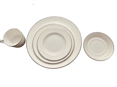 Royal Doulton Waterford Pointe D'Esprit 5PC Place Setting Dinnerware New