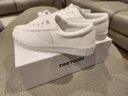 Women's Tretorn Nylite Size 8