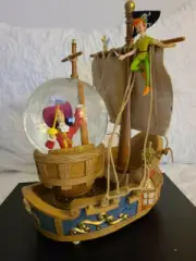 Disney Store Peter Pan's Pirate Ship Showdown Snow Globe NEW in original BOX !!