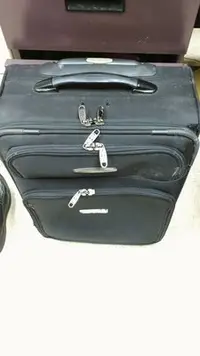 在飛比找Yahoo!奇摩拍賣優惠-EMINENT，20吋行李箱，兩輪，無密碼鎖