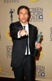 Actor Ray Romano poses backstage with his Outstanding Performance - Old Photo 2