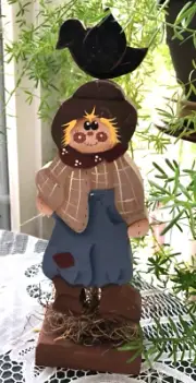 HANDCRAFTED, HANDPAINTED WOOD SCARECROW