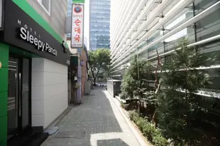 首爾鍾路區溪畔步道酣睡熊貓酒店Hotel Sleepy Panda Streamwalk Seoul Jongno