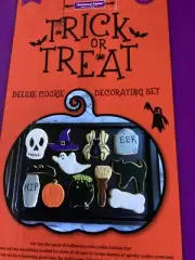 HANDSTAND KITCHEN Trick Or Treat Halloween Deluxe Cookie Decorating Set 30Pieces