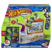 Hot Wheels Skate Tony Hawk Aquarium Playset 1 Fingerboard & 1 Pair