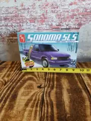 AMT 1995 GMC Sonoma SLS Pickup Truck 1/25 Scale Plastic Model Kit (AMT1168M/12)
