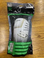 NIP Umbro Lightweight Padded Adult Slip-In Shinguards w/ Shinguard Sleeves Inc.