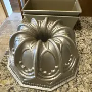 Williams-Sonoma Nordic Ware "Vaulted Dome" 9 Cup Nonstick Bundt Baking Pan