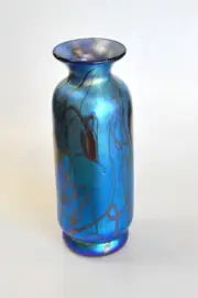 Blue Luster Vase With Red Hearts and Threading Design. Saul Alcaraz