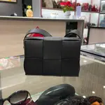 ⭐️ 香榭麗舍精品店 ⭐️ BV BOTTEGA VENETA CANDY CASSETTE 黑色大格全皮編織翻蓋斜背包