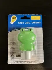 Intertek Pepe The Frog Night Light Little Green Frog Manual On Off Switch NEW