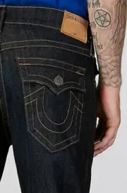 191014 NEW TRUE RELIGION $198 MENS GENO SHORT RELAXED SLIM FLAP PKT JEANS SZ 31