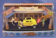 AMERICAN GRAFFITI MOVIE DIORAMA DIECAST 1:64 1932 FORD COUPE DIECAST MEL'S DINER