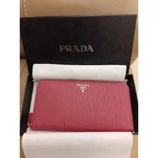 PRADA 桃紅 浮雕logo 長夾