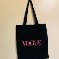 在飛比找旋轉拍賣優惠-全新 Vogue 官方 週邊 韓國 環保袋 肩背包 帆布 l