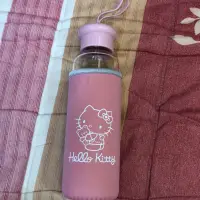 在飛比找蝦皮購物優惠-Hello kitty 耐熱玻璃水瓶