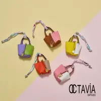 在飛比找momo購物網優惠-【OCTAVIA 8】帶鎖雙拼色迷你牛皮小籃子吊飾 共五色