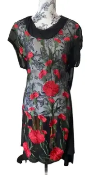 Taking Shape Roses Are Red Tunic Modern Romance Print Size S. BNWT