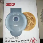 Dash Mini Snowflake Waffle Maker 4" Brand New