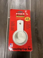 Vintage 1999 PYREX Accessories MEASURING CUP Set