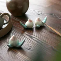 在飛比找ETMall東森購物網優惠-景德鎮可愛小桃子陶瓷茶則筷架
