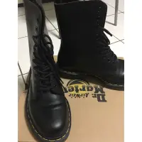 在飛比找蝦皮購物優惠-Dr Martens 1490 10孔 馬汀靴