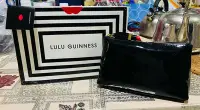 在飛比找Yahoo!奇摩拍賣優惠-Lulu Guinness T-seam 亮黑 自售 全新 