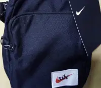 在飛比找Yahoo!奇摩拍賣優惠-全新 NIKE HERITAGE SMIT LABEL BA