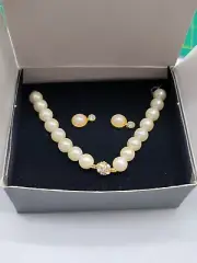 Vintage Avon Pearlesque Sparkle Gift Set Faux Pearl Necklace And Earrings NOS