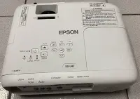 在飛比找Yahoo!奇摩拍賣優惠-二手-EPSON投影機(Model：EB-U42)