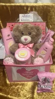 ❤️ Valentine's Dove x Crumbl Pink Gift Basket For Her