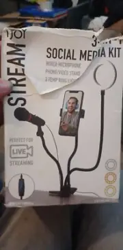 IJOY 3 in 1 Social Media Kit Live Streaming Microphone w/ 3 Mode Light /CH40/12