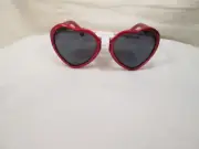 Foster Grant Girls Kids Sunglasses - Red Frame, Heart Shaped 100% UVA/UVB NWT