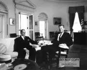 PRESIDENT JOHN F. KENNEDY WITH GENERAL DOUGLAS MacARTHUR - 8X10 PHOTO (AB-506)