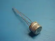 (1) RCA 2N580 PNP ALLOY JUNCTION GERMANIUM SWITCHING TRANSISTOR TO-9 VINTAGE
