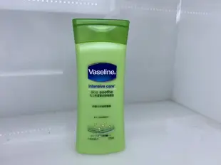 凡士林Vaseline 蘆薈舒緩/深層修護/香薰舒緩/專業修護(無香)潤膚露 不黏膩配方 400ml 公司貨 全新效期