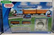 N Gauge Bachmann 24028 Thomas With Annie And Clarabel Train Set