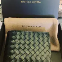 在飛比找蝦皮購物優惠-【全新正品BOTTEGA VENETA】BV經典14卡翻頁零