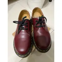 在飛比找蝦皮購物優惠-DR.MARTENS 馬丁經典三孔馬丁靴 酒紅色 馬丁 靴子