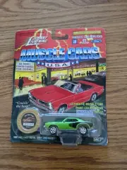 Johnny Lightning Muscle Cars 1971 Hemi Cuda green