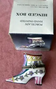 CBK 1997 BLUE & White with FLOWERS Shoe Hinged TRINKET BOX New in Box #25196