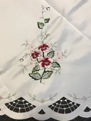 Oval Embroidery 72x108" Embroidered Red Floral Polyester Tablecloth 8 Napkins
