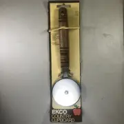 Vintage 1983 Ekco Country Cupboard 8-3/4" Pizza Cutter w Hardwood Handle USA NOS