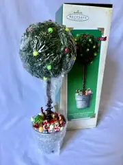 2002 Hallmark Keepsake Sugar Plum Tabletop Topiary Lighted Display Tree
