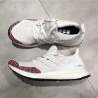 在飛比找蝦皮購物優惠-Adidas Ultra boost 白彩虹 BB7800