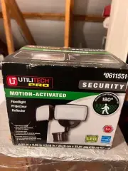 Utilitech Pro Motion-Activated LED Floodlight 1980 Lumens, 0111651 bronze