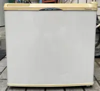 在飛比找Yahoo!奇摩拍賣優惠-高雄市免運費 國際牌50公升 二手冰箱  單門冰箱 功能正常